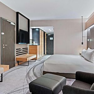 Gästezimmer mit Kingsize-Bett